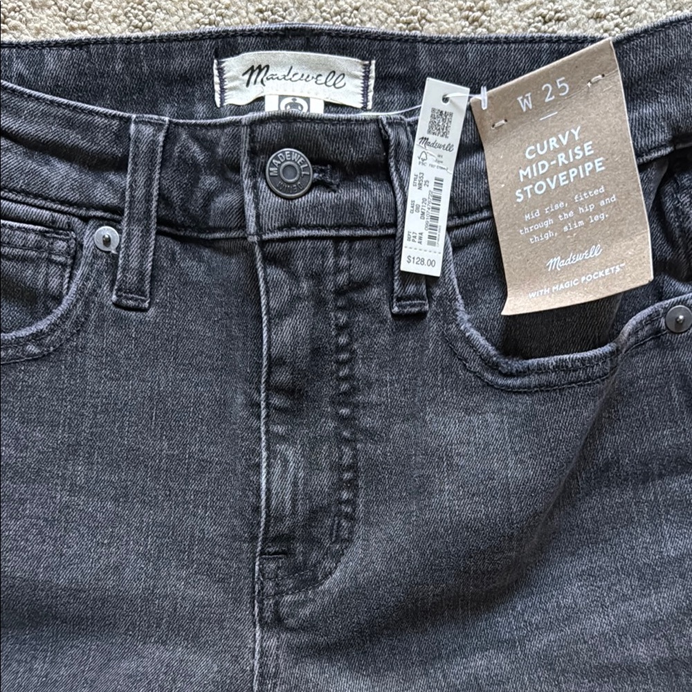 Madewell Curvy Mid-Rise Stovepipe Jeans in Charcoal